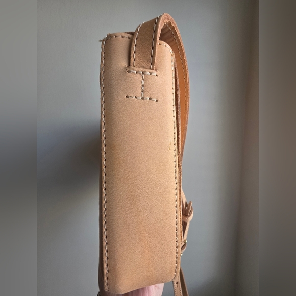 Nisolo Natural Tan Leather Crossbody - Picture 15 of 17